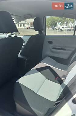 Хэтчбек Toyota Prius 2012 в 