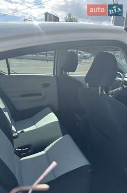 Хэтчбек Toyota Prius 2012 в 