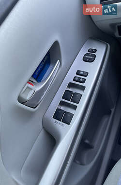 Хэтчбек Toyota Prius 2011 в 