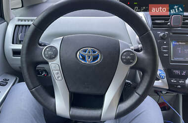 Хэтчбек Toyota Prius 2011 в 