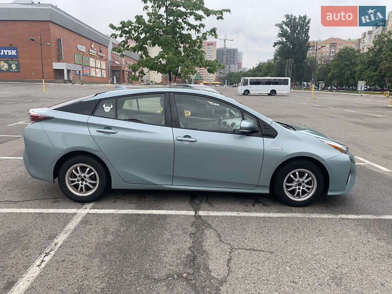 Хэтчбек Toyota Prius 2018 в Броварах