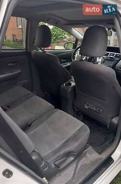 Хэтчбек Toyota Prius 2012 в 