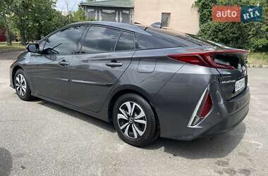 Хэтчбек Toyota Prius 2017 в 