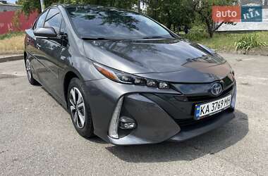 Хэтчбек Toyota Prius 2017 в 