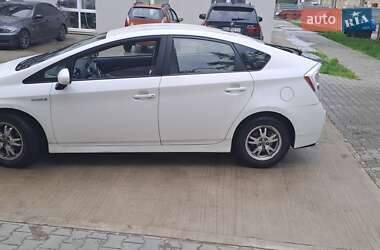Хэтчбек Toyota Prius 2011 в 