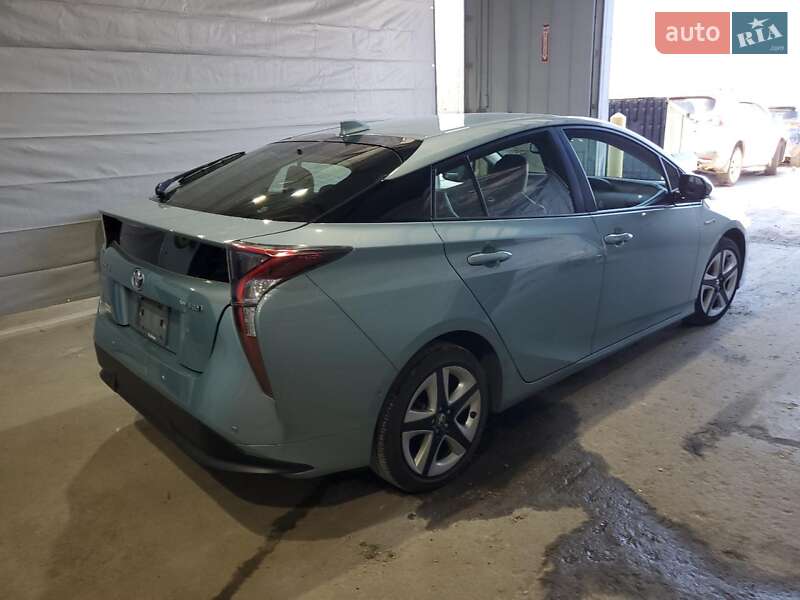 Хэтчбек Toyota Prius 2018 в Львове