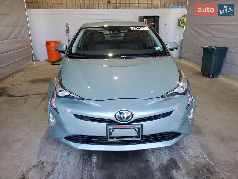 Хэтчбек Toyota Prius 2018 в Львове