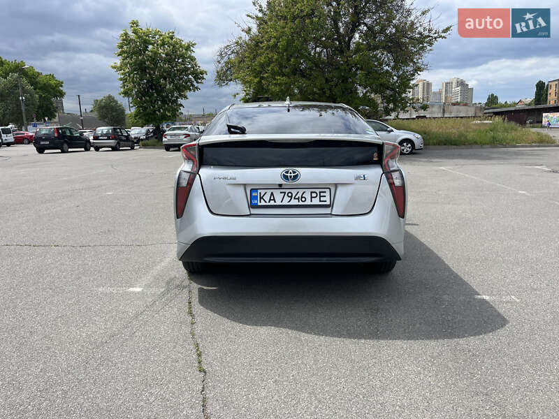 Хетчбек Toyota Prius 2016 в Києві