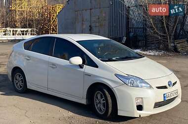 Хэтчбек Toyota Prius 2010 в 