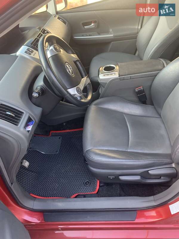 Универсал Toyota Prius 2014 в Тернополе