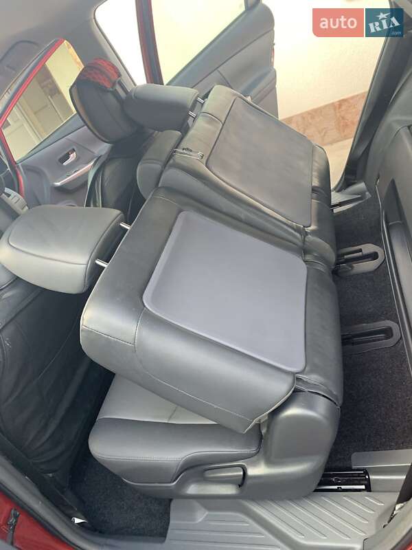 Универсал Toyota Prius 2014 в Тернополе