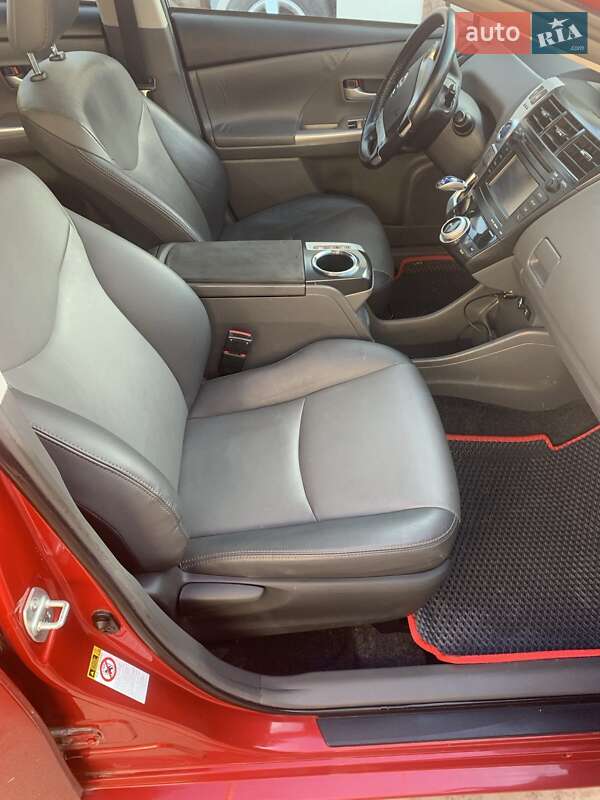 Универсал Toyota Prius 2014 в Тернополе