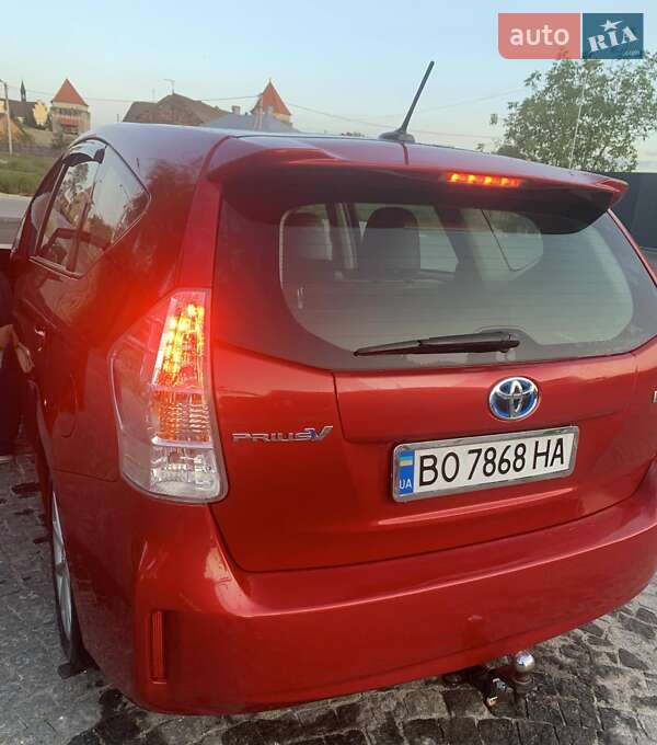Универсал Toyota Prius 2014 в Тернополе