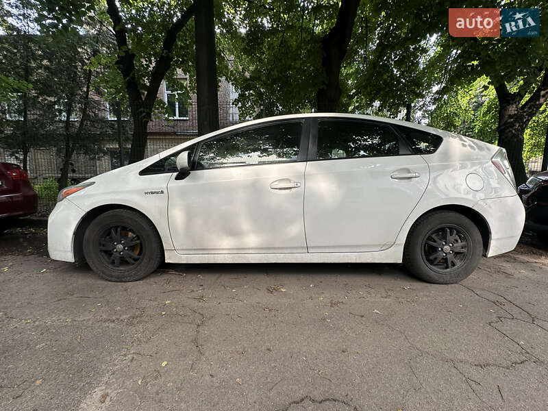 Хэтчбек Toyota Prius 2013 в Киеве