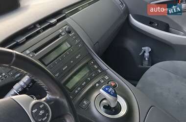 Хэтчбек Toyota Prius 2010 в 
