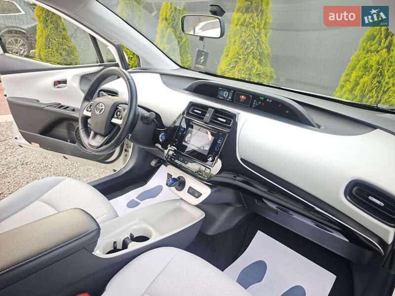 Хэтчбек Toyota Prius 2016 в Одессе