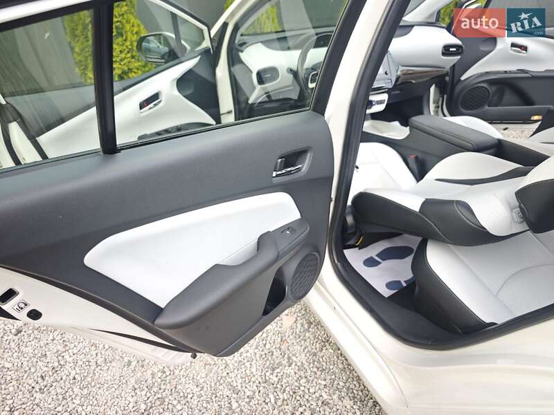 Хэтчбек Toyota Prius 2016 в Одессе