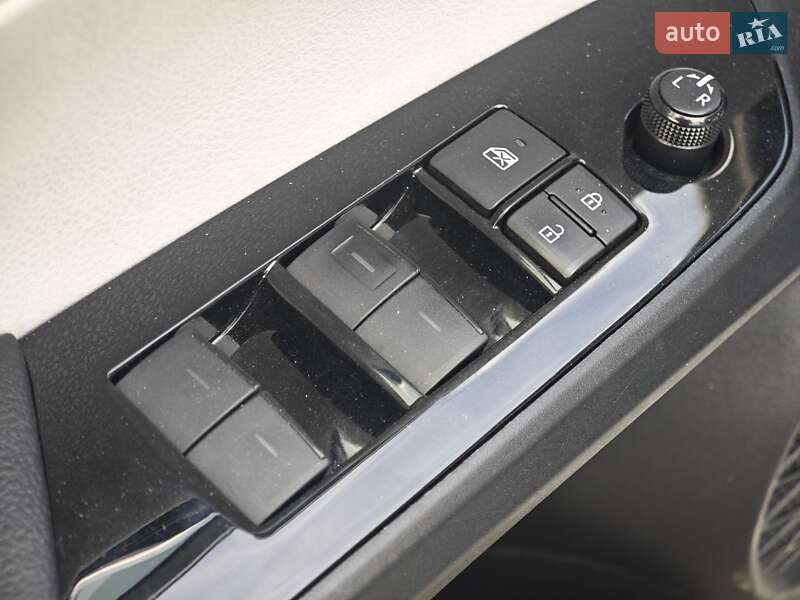 Хэтчбек Toyota Prius 2016 в Одессе