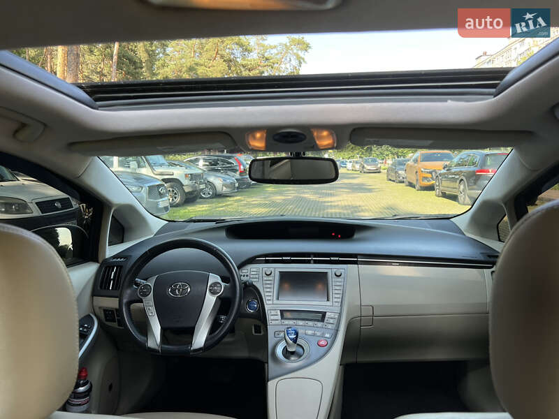 Хэтчбек Toyota Prius 2014 в Киеве