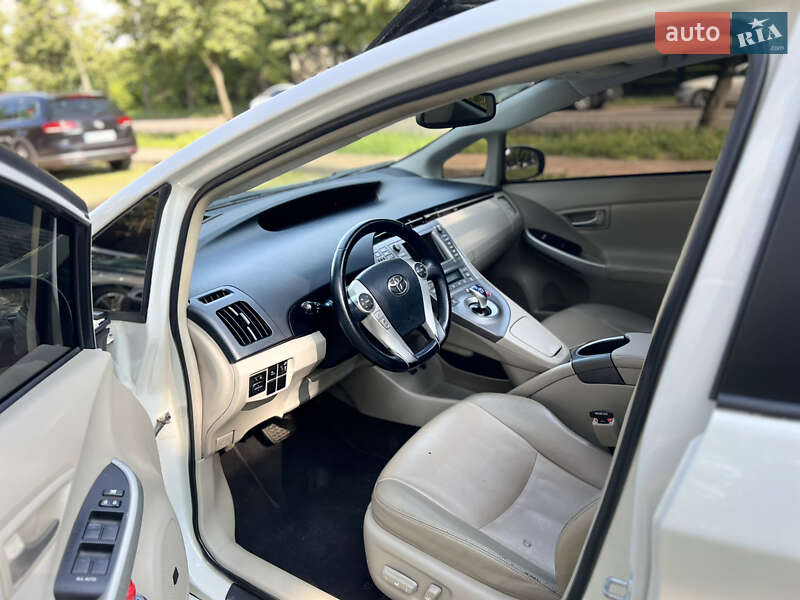 Хэтчбек Toyota Prius 2014 в Киеве