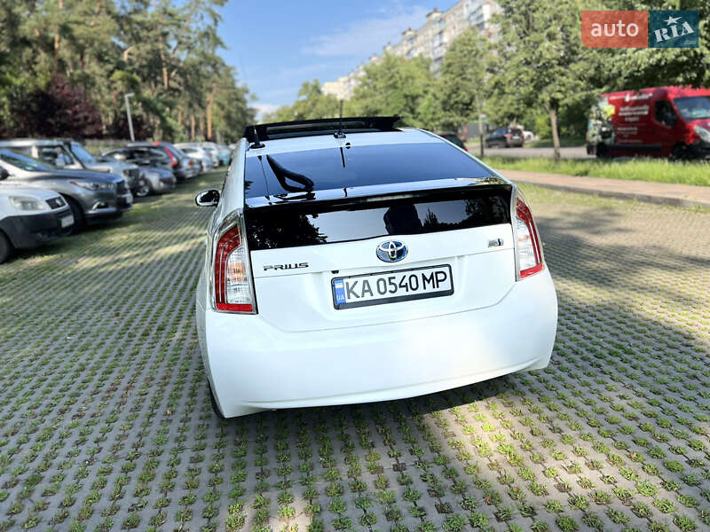 Хэтчбек Toyota Prius 2014 в Киеве