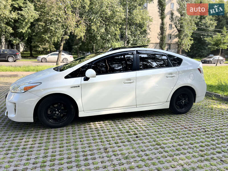 Хэтчбек Toyota Prius 2014 в Киеве