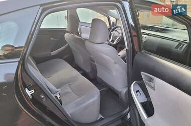 Хэтчбек Toyota Prius 2014 в 