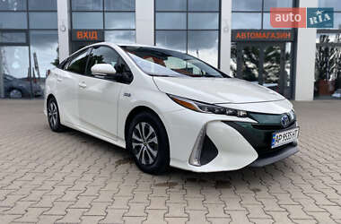 Хэтчбек Toyota Prius 2017 в 