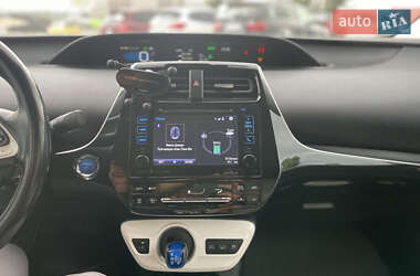 Хэтчбек Toyota Prius 2017 в 