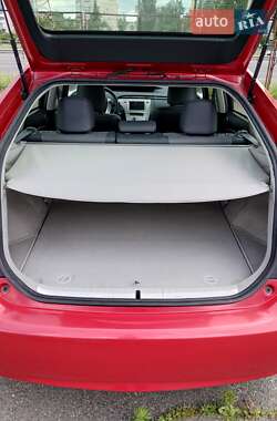Хэтчбек Toyota Prius 2014 в 