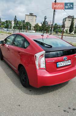 Хэтчбек Toyota Prius 2014 в 