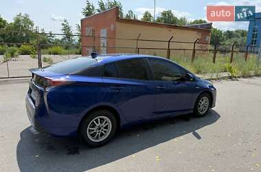 Хетчбек Toyota Prius 2016 в 
