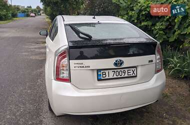Хэтчбек Toyota Prius 2014 в 
