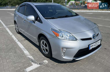 Хэтчбек Toyota Prius 2014 в 