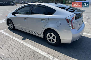 Хэтчбек Toyota Prius 2014 в 