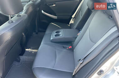 Хэтчбек Toyota Prius 2014 в 