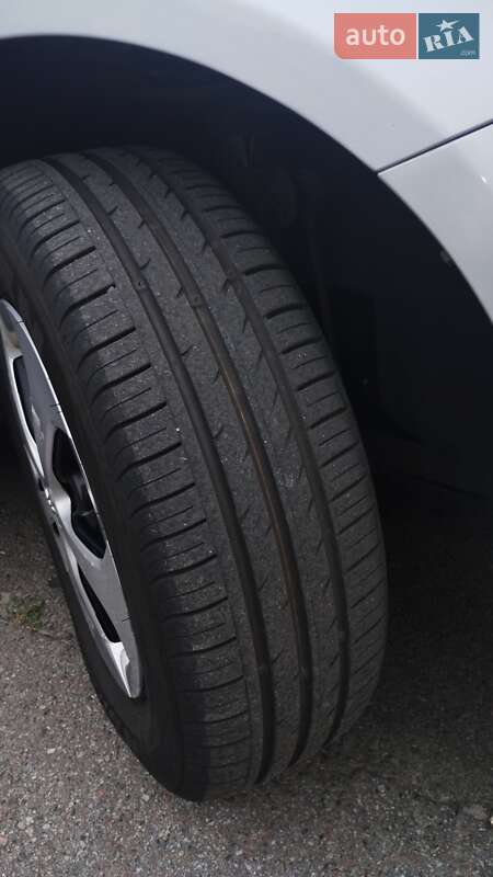 Хетчбек Toyota Prius 2014 в Києві