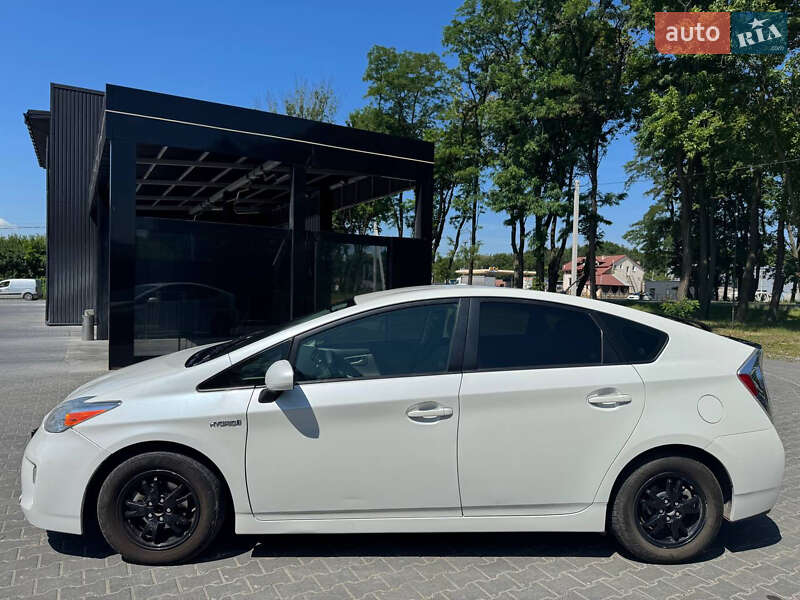 Хэтчбек Toyota Prius 2014 в Львове