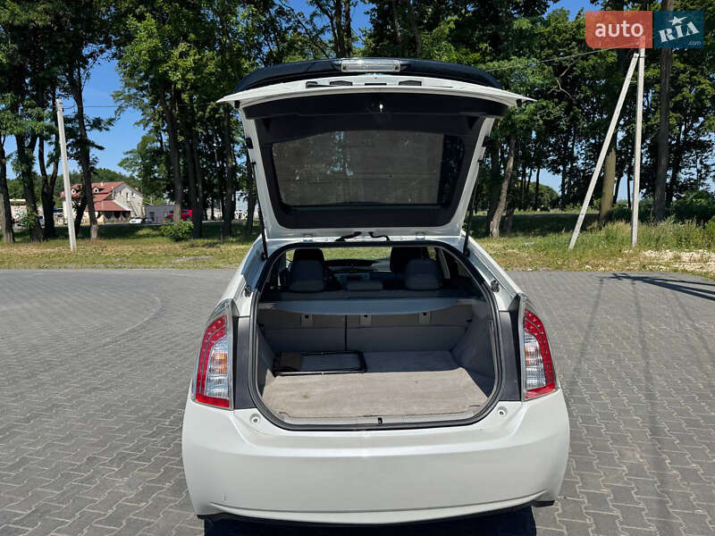 Хэтчбек Toyota Prius 2014 в Львове