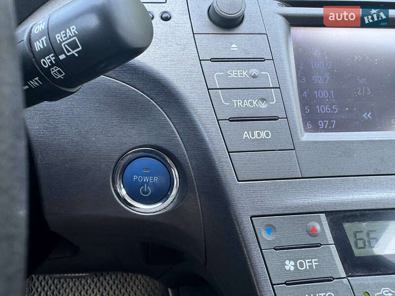 Хэтчбек Toyota Prius 2014 в Львове