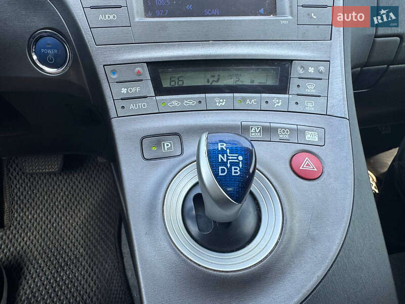Хэтчбек Toyota Prius 2014 в Львове
