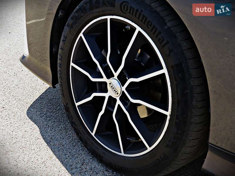 Хетчбек Toyota Prius 2017 в Черкасах