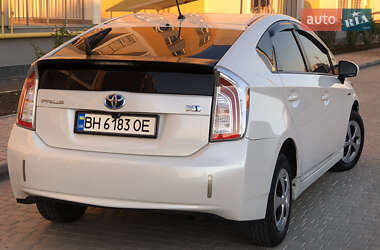 Хэтчбек Toyota Prius 2012 в 