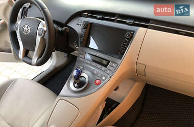 Хэтчбек Toyota Prius 2012 в 