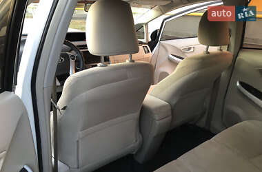 Хэтчбек Toyota Prius 2012 в 
