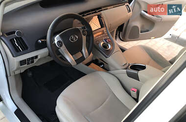 Хэтчбек Toyota Prius 2012 в 