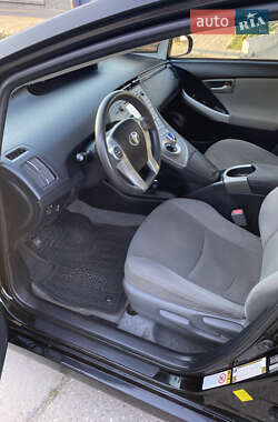 Хэтчбек Toyota Prius 2015 в 