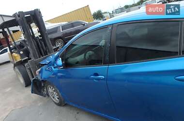 Хэтчбек Toyota Prius 2022 в 