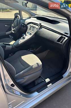 Хэтчбек Toyota Prius 2013 в 