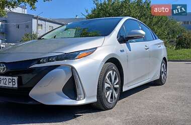 Хэтчбек Toyota Prius 2017 в Харькове